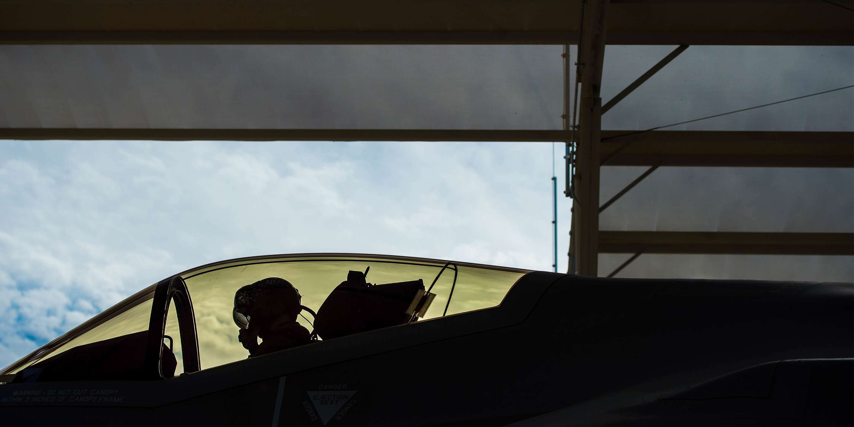 Aero-F-35-2880X1440-5.jpg